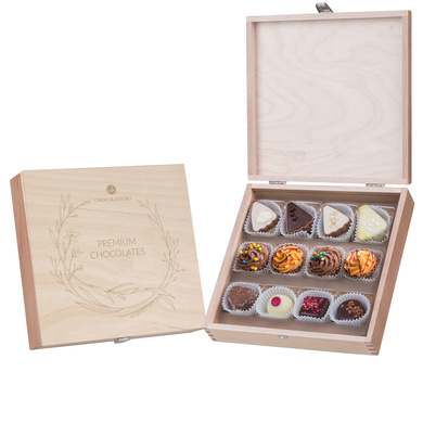 praline belgiene in cutie de lemn