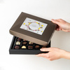 Cutie cu praline din ciocolata Postcard Midi Gold Easter