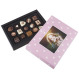 Cutie cu praline din ciocolata Postcard Midi Rosa