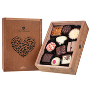 praline belgiene in cutii din lemn